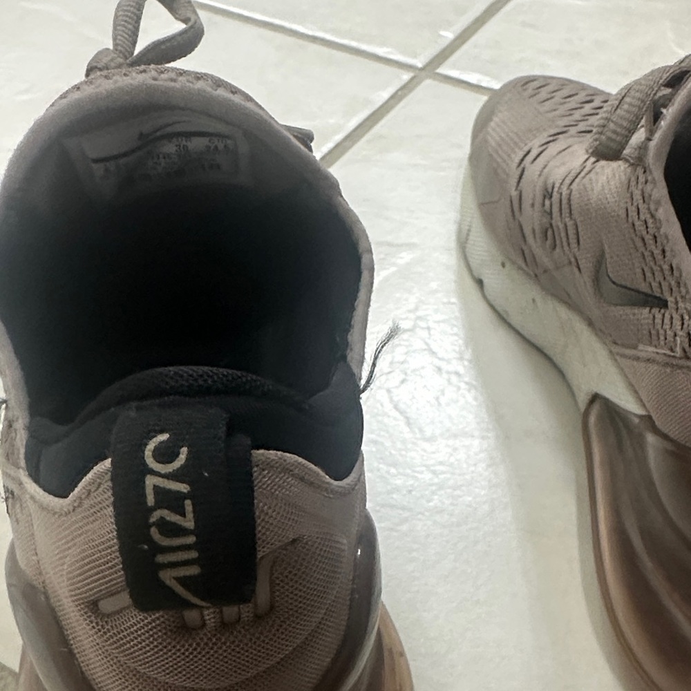 Nike Air Max 270 Big Kids’ 6.5/Women’s 8 - Picture 4 of 10